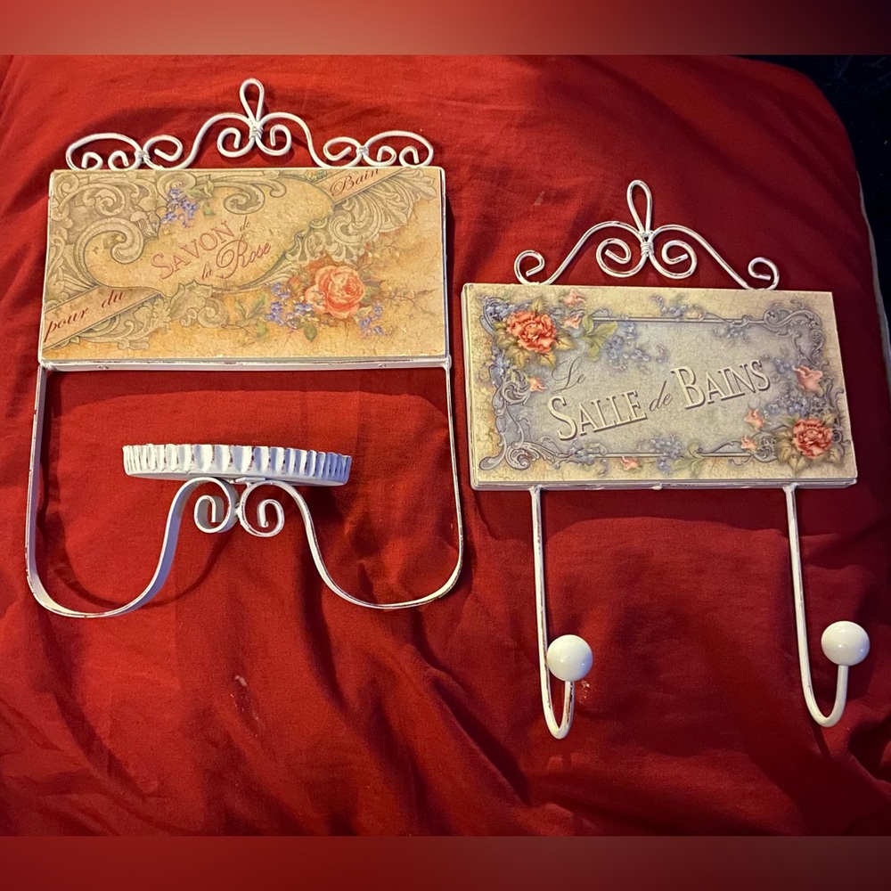 Bathroom wall decor